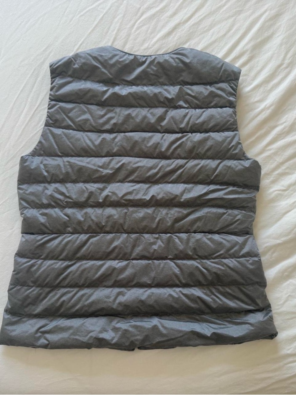 Uniqlo Ultra Light Silver Grey Down Puffer Vest - Picture 4 of 5